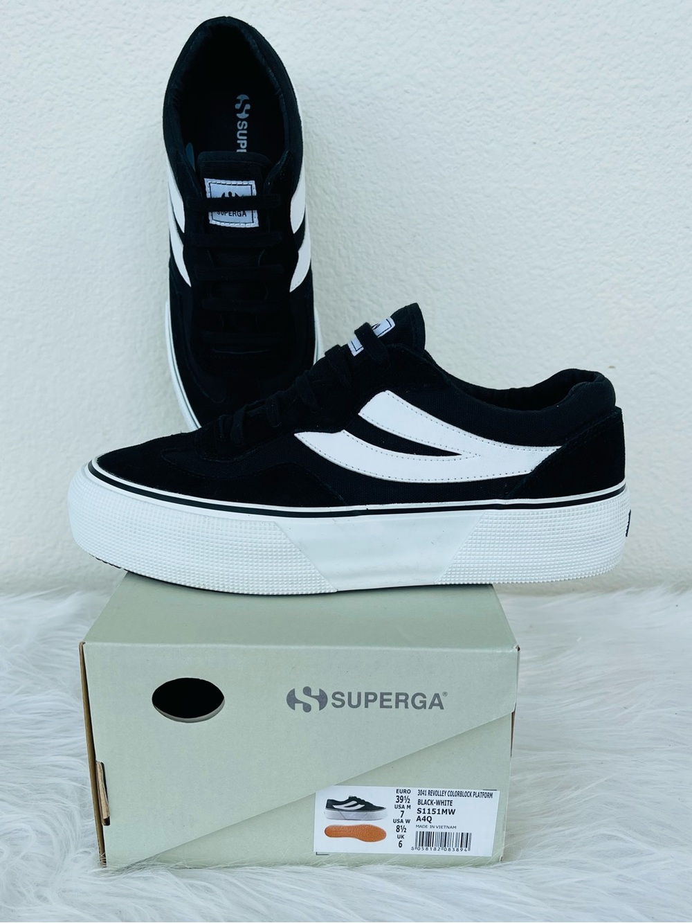 Superga Olley Colorblock Platform
Size 8.5
Black & White